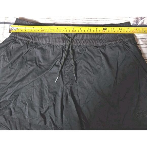 The North Face Shorts Womens Large Black FlashDry Nylon Athletic Active Running - Picture 9 of 10